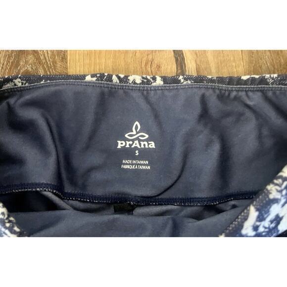 prAna Blue Nautical Canopy Pillar Printed Capri
Crop Leggings Womens S‎ EUC - Picture 8 of 9